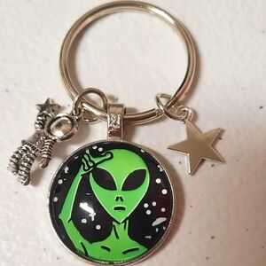 👽UFO ALIEN KEYCHAIN